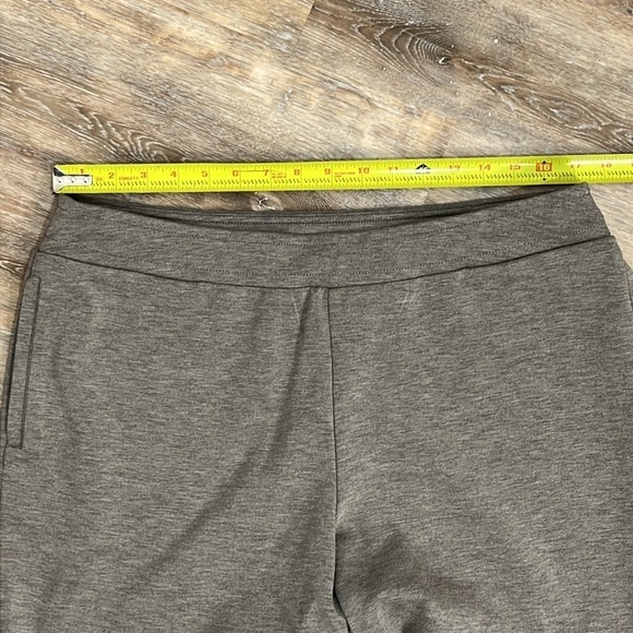 Weekends by Chico’s Size Large 12 Gray Wide Leg Sweatpants Pants Pull On Crop - Picture 5 of 12